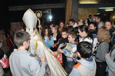 Sveti Nikola u Srijemskoj Mitrovici: Paketići za 130 djece